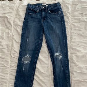 Levi 721 HIGHRISE Skinny Darkwash Jeans size 27
